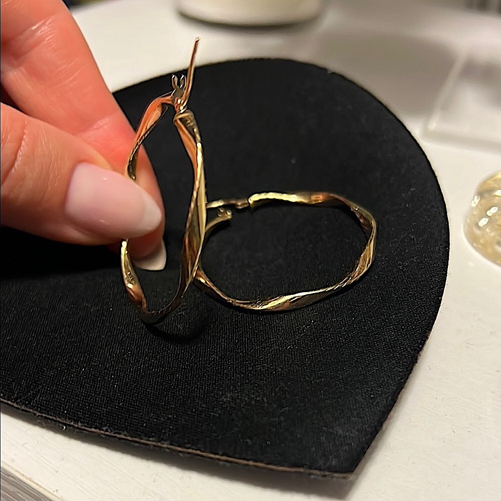 Elegant Gold Hoop Earrings